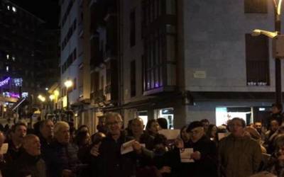 Koru inprobisatua osatuko dute herritarrek gaur, Gabon Kantak Plazara saioan