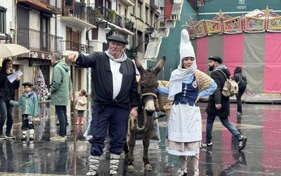 Olentzero eta Mari Domingi Ermuan izan dira