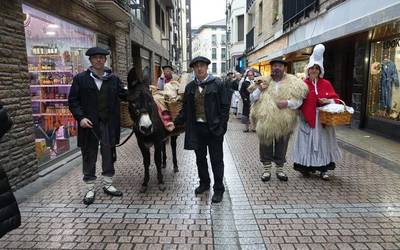 Olentzerok eta Mari Domingik ilusioz bete dute Debako Aldats pilotalekua