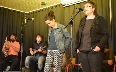 Bertso saio musikatua eginen dute etzi Elizondon