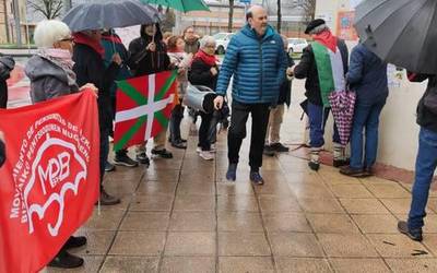 Pentsiodunen mugimenduak ikatza banatu dio Osakidetzako zuzendaritzari