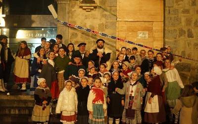 Olentzerok berotu du Amurrioko arratsaldea