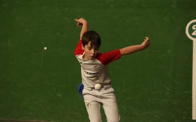 Deba Arroko Gabonetako pilota txapelketa abian da Aramaion