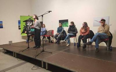 Saio ederra eskaini dute bertsolari gazteek