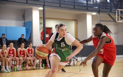 Garaipen bana Euskadi eta Nafarroarendako Bergara Hiria saskibaloi txapelketan