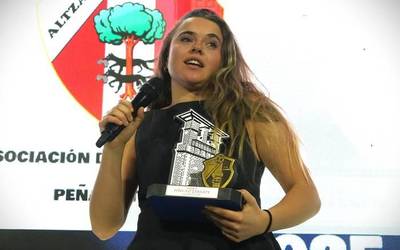 Uxue Palacios buru-belarri ari da prestatzen Munduko Freeride Txapelketa