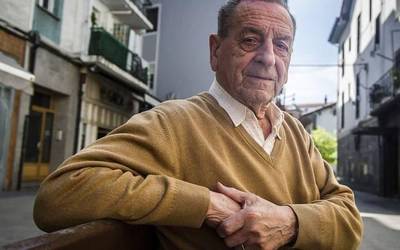 Patxi Etxeberria bertsolaria zendu da