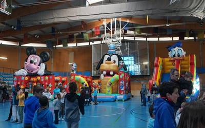 Haurrentzako puzgarriak jarriko dituzte bihar Karela kiroldegian