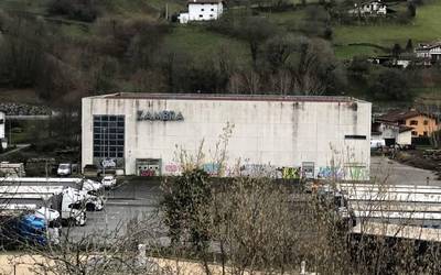 Zambra erosi du Lesakako Udalak eta lehen urte erdian eraitsiko du