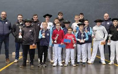 Bortzirietako eskuz banakako 25. pilota txapelketako finalak jokatu dituzte Beran