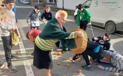 Etxez etxe urtatsak biltzen aritu dira Anizen ere