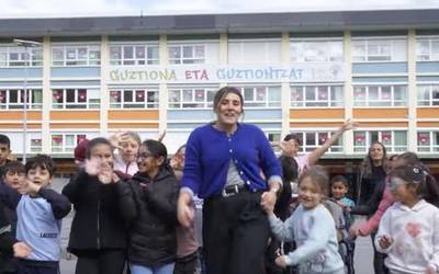 Luis Ezeiza Herri Eskolaren 55. urteurreneko bideoklipa