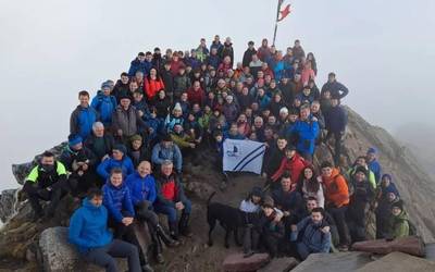 Mendaurrera igan dira Doneztebeko Errekako mendizaleak