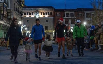 Mozorroak eta umorea nagusi Urduñako San Silvestre lasterketan