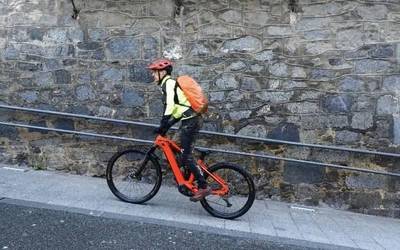 'Gora eta behera' gaia emanda ateratako argazkien bilduma