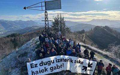 Urteroko ekitaldia egin dute Intxorta tontorrean