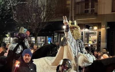 Musika bandak lagun eginda pasatu dira errege magoak Aretxabaletatik