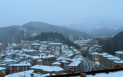 Elurtuta esnatu dira Debagoieneko herriak