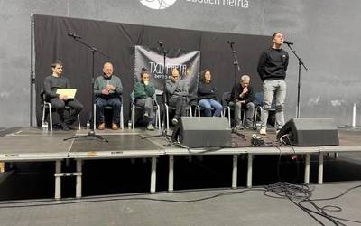 Lepo bete da Zubikoa errege bezperako bertso saioan