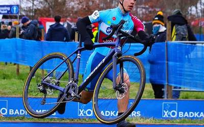 Belgikako ziklo krosa gertutik ezagutu du Unai Egañak