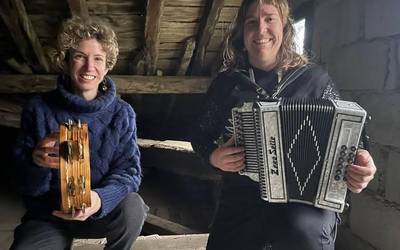 Mirari Azkune eta Aintzane Agirrebeña igoko dira Aristerrazuko oholtzara bihar