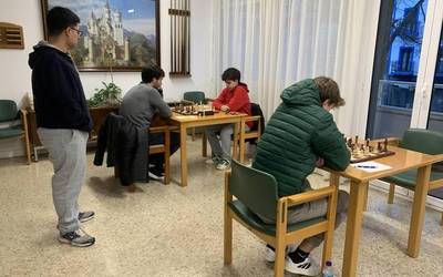 Garaipen eta porrot bana, xake ligen hasieran