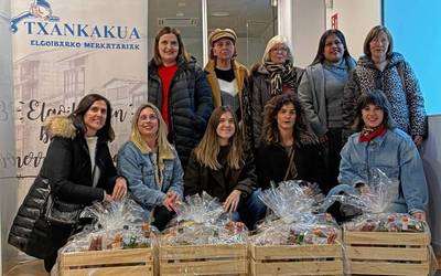 Sarituek jaso dituzte Txankakuak zozkatu dituen produktuz beteriko zazpi saskiak