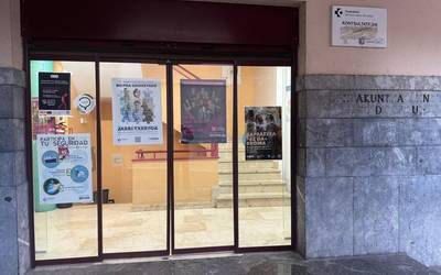 Gutxieneko zerbitzuekin jardungo dute osasun zerbitzuetan