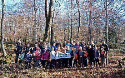 Deba ibaiaren sorburua ezagutu dute mendizale gazteek