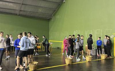 [EGITARAUA]: Sagardotegi ibiltaria, nekazaritza-olinpiadak eta disko festa, besteak beste, Berrizko sanantonioetan