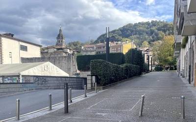 Novedades zeneko etxeko garajeetarako sarrera birplanteatzeko eskatu du berriz ere Bergarako EAJk