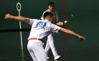 Arkupe elkartearen eskuz binakako pilota txapelketako senior mailako lehen jardunaldia jokatuko dute ortzegunean Lesakan