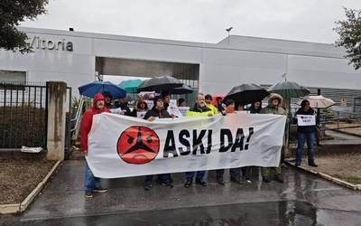 Mercedeseko suhiltzaileek greba mugagabea deitu dute ostegunetik aurrera