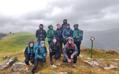 Eguraldi makurrari aurre eginez lotu dituzte mendizaleek Zestoa, Santa Engrazia eta Sañoa