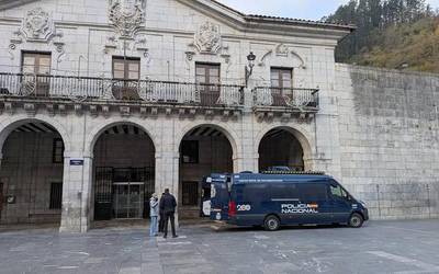 NANa eta pasaportea tramitatzeko zerbitzu ibiltaria Soraluzera ere etor dadila nahi du PSE-EEk