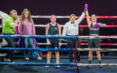 Emaitzak eta lesioak gorabehera, boxeo gau zirraragarria bizi izan zen Ermuan