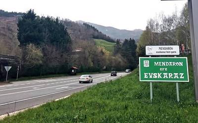 Euskararen egoera jakiteko, galdetegia zabaldu dute Mendaroko Udalak eta UEMAk