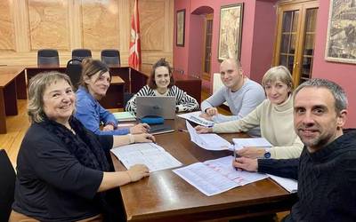 Politika egiteko beste modu baten sakonduz