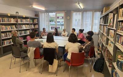 Euskarazko irakurle taldeko kideak gaur, astelehena, batuko dira