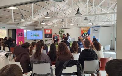 'Goienerren balioek kooperatibaren kulturan' solasaldia egin du Naroa Elortzak Aretxabaleta Lanbide Eskolan