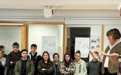 Elkar Hezi, bihotz begiekin