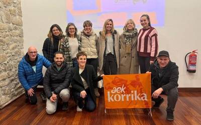 Antzuolako Korrika batzordea jarri da martxora begira