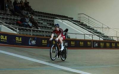 Anai Jimenez: "Adrenalina da pistako txirrindularitza berezi egiten duena