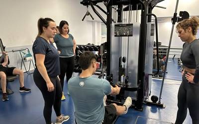 Emakumeentzako entrenamendu gidatuak martxan Antzuolako udal gimnasioan