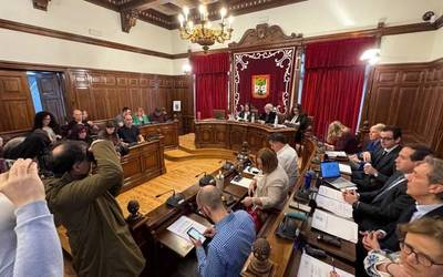 Amaia Agirre alkateak ez du kargua utziko, oposizioak 'Irurak Bat' auziagatik bera kanporatzearen alde bozkatu arren