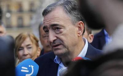 Aitor Esteban, 'Irurak Bat' auziaz: "Bola bat sortzen ari dela iruditzen zait, eta ez dirudi gaitzespen legal edo administratiborik dagoenik"