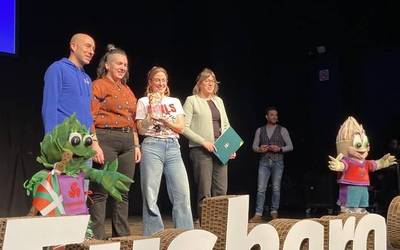 [ARGAZKI GALERIA]: Korrikak Nafarroa hegoaldea euskalduntzeko egindako lana aitortu dio Errigorari, Plateruenean