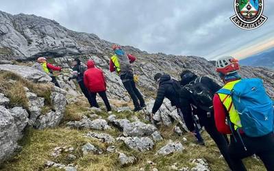 Lau mendizale erreskatatu dituzte Anboton, haizeagaz ez aurrera ez atzera gelditu ostean