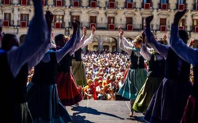 Mendizorrotza dantzan jarriko du Algara taldeak