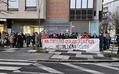 Gasteiz hegoaldeko osasun zentroa lehenbailehen irekitzeko eskatu dute